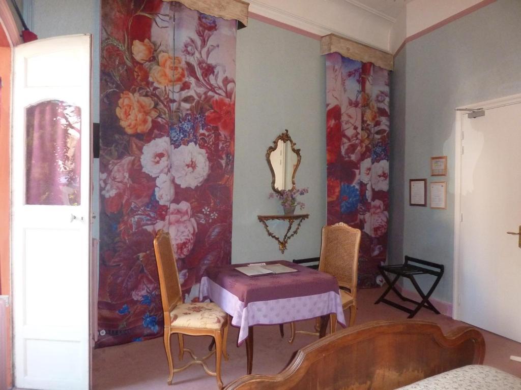 Hotel Du Fiacre Carpentras Room photo