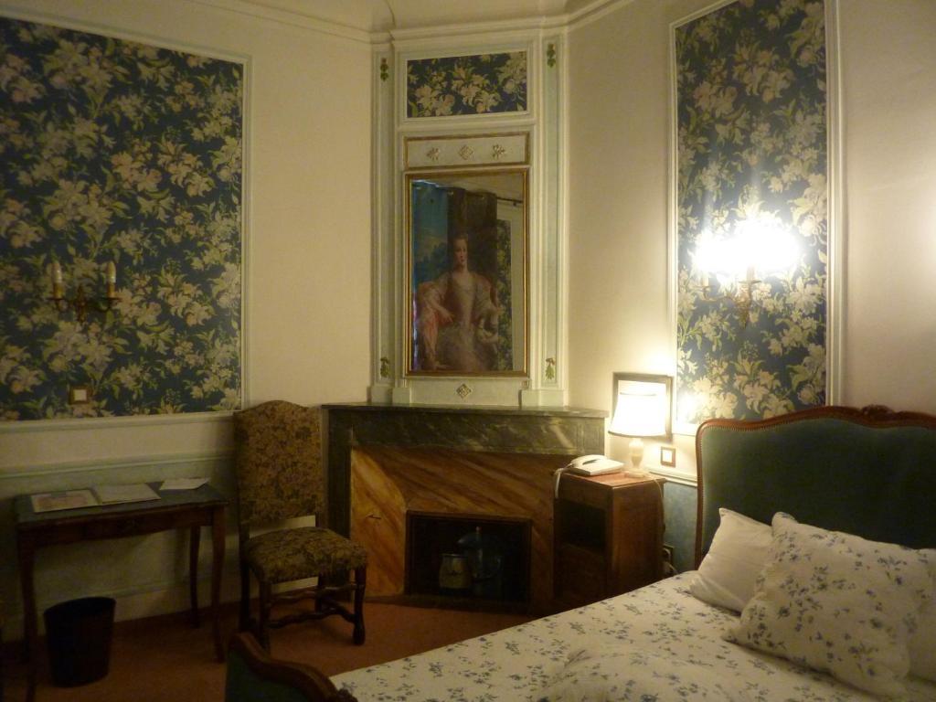 Hotel Du Fiacre Carpentras Room photo