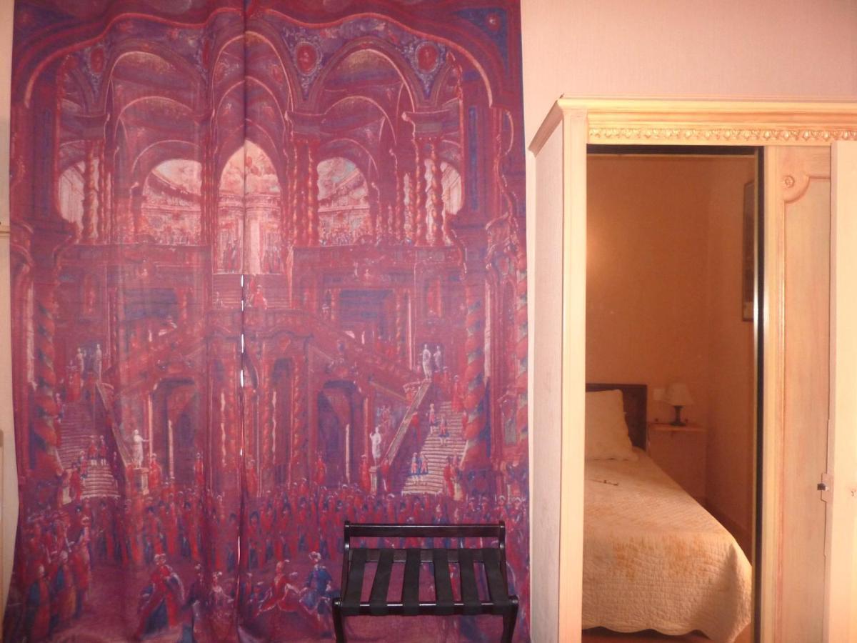 Hotel Du Fiacre Carpentras Room photo